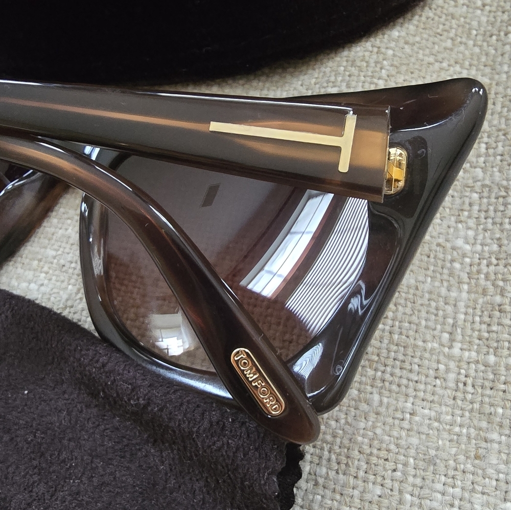 🌟 (SOLD) TOM FORD "LANA" Cat-eye Sunglasses w/ Case - Authentic, Like New - Picture 8 of 12